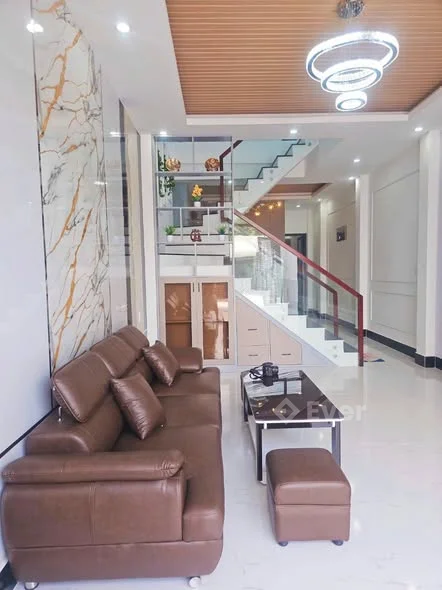 Bán nhà hoàn thiện, gần bên chợ 30/4 Địa chỉ: mặt tiền đường Vàm Trư, Vĩnh Quang, Rạch