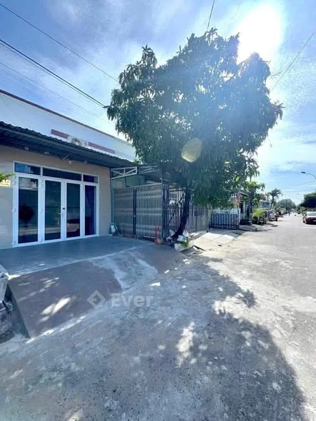 NHÀ MẶT TIỀN ĐƯỜNG SỐ 3 – KHU THU NHẬP THẤP RẠCH GIÁ Vị trí đẹp – gần Cảnh Sát Cơ Động