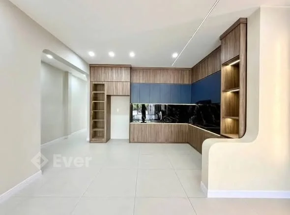 Bán nhà mặt tiền đường Chế Lan Viên, KDC Tỉnh Ủy. Rạch Giá.Kết cấu: Nhà 1 trệt 2 lầu và 1 Tum - 3,7 tỷ - 86m²