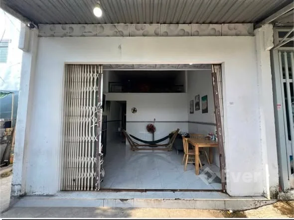 Do điều kiện về quê xa chủ tặng toàn bộ nội thất.nhà Đường Đinh công tráng vào hẽm khoản 100m