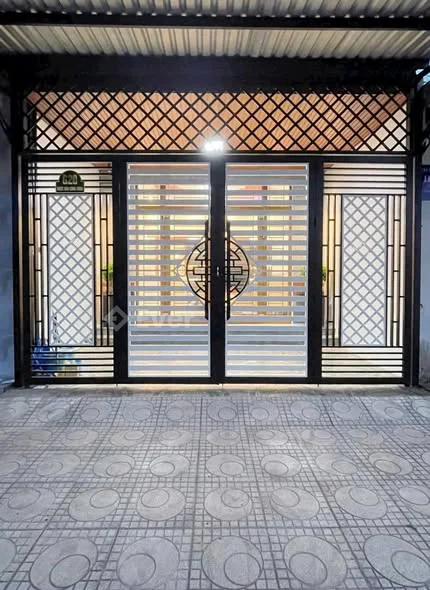 Nhà mặt tiền đường Ngọc Hân Công Chúa, Rạch Giá, An Giang.Cách đường Quang Trung 100m - 2,49 tỷ - 103m²