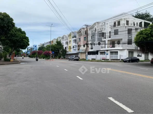 Bán 3 căn liền kề góc 2 mặt tiền đường Nguyễn hùng Sơn rạch giá kế bên bến tàu rạch giá Phú quốc