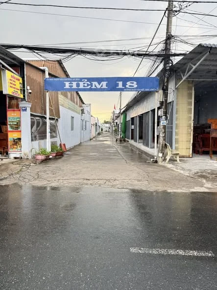 -- Bán nhà cấp 4 hẻm 18 Ngô Văn Sở ( hẻm xe5m )Vị trí nhà cách đường lớn chỉ 50m