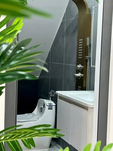 GIÁ 2tỷ250 triệu thương lượng giấy tờ BÁN NHÀ GỐC 2 MẶT TIỀN TRỆT LẦU KIÊNG CỐ HẺM TÔ HIẾN THÀNH