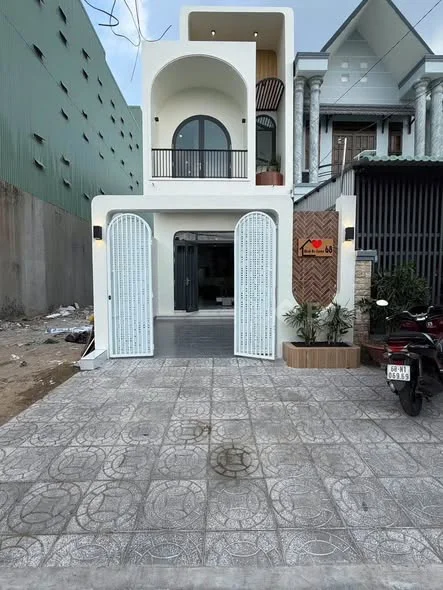 Nhà 1 trệt 1 lầu hiện đại mặt tiền đường Ngoọc Hân Công Chúa, Rạch Giá 3 tỷ 2 0948280***