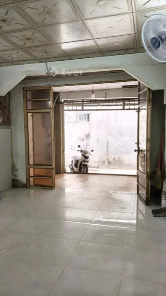 Em bán căn nhà còn trong trắng trinh nguyên chưa qua chỉnh sửa, địa chỉ 72A đường Trần Quốc Toản