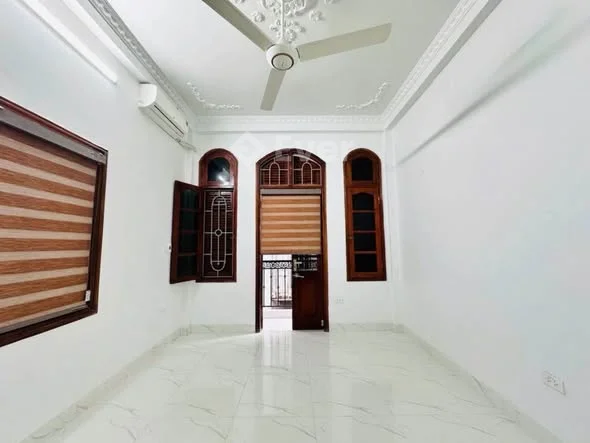 13 TỶ XUÂN THUỶ- MẶT NGÕ KINH DOANH - OTO VÀO NHÀ - LÔ GÓC - DÂN XÂY 43.5M*4 TẦNG