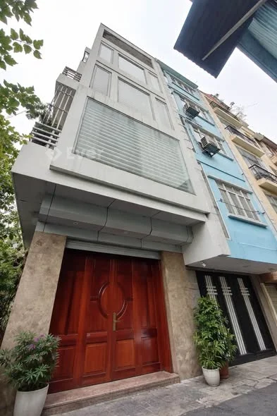 Giảm sốc. Giá mới nhỉnh 23 tỷ.Nhà đẹp TRẦN QUỐC HOÀN, lô góc, ô tô tránh, kinh doanh tốt