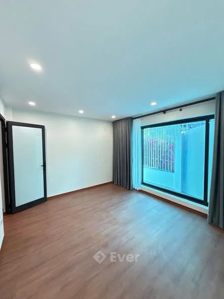 SIÊU PHẨM PHÂN LÔ CẦU GIẤY 5 TẦNG-FULL NỘI THẤT-NHỈNH 9 TỶ- Vị trí ngõ 68 Cầu Giấy