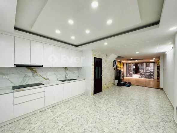 Siêu Phẩm Phố Hoàng Ngân - Nguyễn Ngọc Vũ Vỉ Hè Rộng Oto Tránh DT:60m MT:4,5m