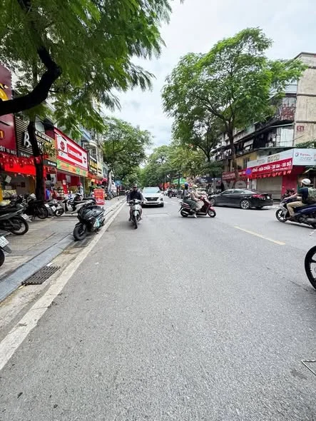 MẶT PHỐ - SIÊU KINH DOANH SẦM UẤT - KHU VỰC NHIỀU VĂN PHÒNG - SỔ ĐỎ VUÔNG PHÂN LÔ