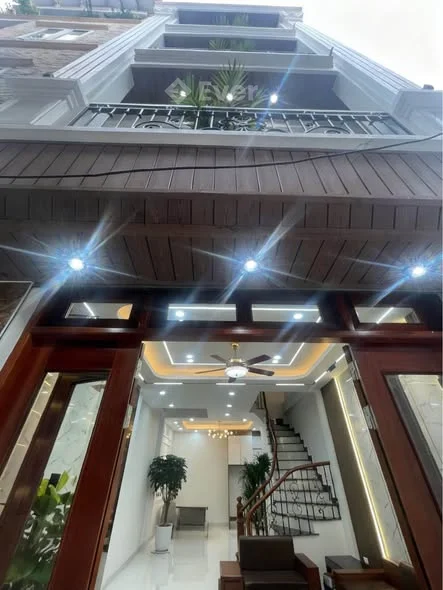 NHÀ MỚI NGŨ HIỆP – Ở NGAY – SÁT PHỐ VŨ LĂNG - Ô TÔ ĐỖ CỬA
• Diện tích: 55m² x 4 tầng
• 4 phòng ngủ