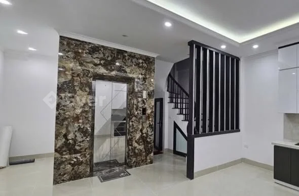 Hoa hậu - 10 điểm.Mặt Phố .Đan Phượng.Hà Nội Thang máy