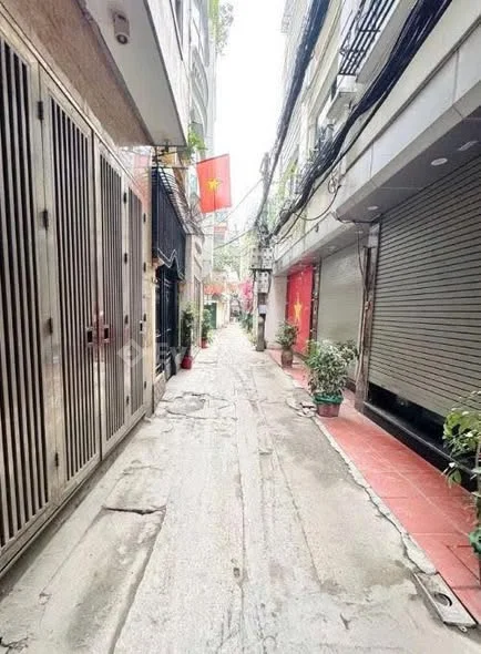 Chính Chủ Gửi Bán Nhà An Khánh, 38m2, ngõ thông, nội thất, nhiều ngủ, sát đường ô tô tránh