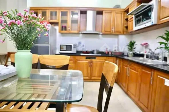 Nhà lô góc Triệu Việt Vương. 68m2. 5 tầng. Mặt tiền 10m. Vài bước ra phố. Ôtô đỗ trong nhà