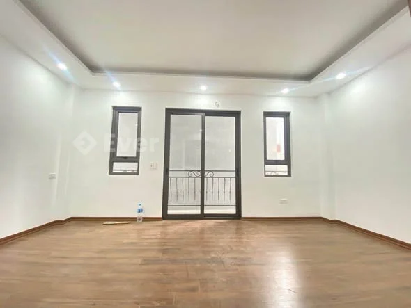 Đê La Thành- 48m2 x 5tầng- ngõ rộng-8.2tỷ- sổ đỏ 0 quy hoạch- 30m ra ô tô