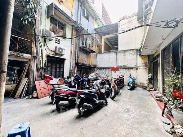 Sell Nhà -Nguyễn Sơn -Long Biên Chính chủ cần bán nhà hai tầng ngay gần khu chợ sầm uất nhất