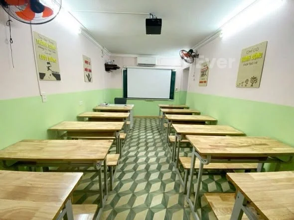 BÁN NHÀ TẬP THỂ NGÕ 10 NGUYÊN HỒNG – GIÁ CHỈ 2 TỶDiện tích: 60m²Vị trí: Ngõ 10 Nguyên Hồng