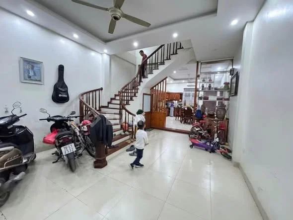 PHÂN LÔ QUÂN ĐỘI PHẠM TUẤN TÀI/ NGHĨA TÂN- VỈA HÈ 2.5m- ĐƯỜNG Ô TÔ TRÁNH