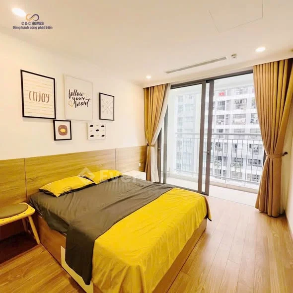 Chính chủ cần bán 3 ngủ 118m2 toà Park Premium- Nhà tầng trung, view thoáng, bếp thông logia