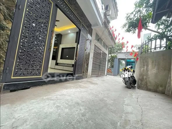 TRUNG TÂM PHỐ VĨNH HƯNG – NHÀ ĐẸP, Ở NGAY!Ngõ nông, cách 2 nhà ra mặt phố ô tô tránh