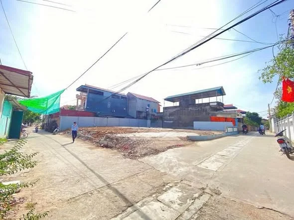 CẢNH BÁO: LÔ ĐẤT NÀY SẼ BAY NHANH Sát bìa làng Tổ 10 Quang Minh 60m² – full thổ cư – hướng Đông