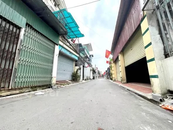 • NHÀ 3 TẦNG ĐẸP – TRỤC CHÍNH KINH DOANH XÃ THƯ LÂM • Diện tích 71m² mặt tiền 5m vuông vắn