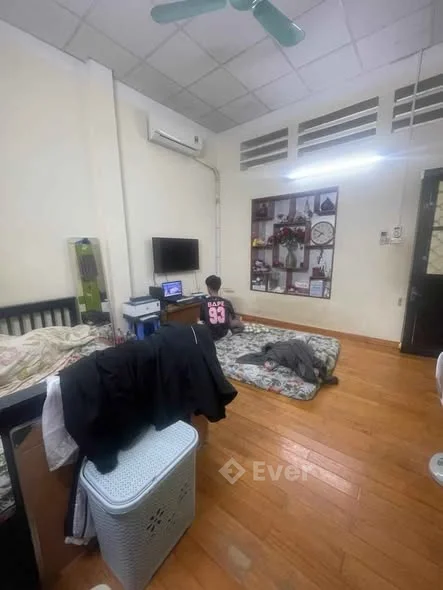 - Chính chủ bán gấp căn nhà ngõ 29 khương hạ, ô tô tránh nhau cách 20m, trước nhà 3m