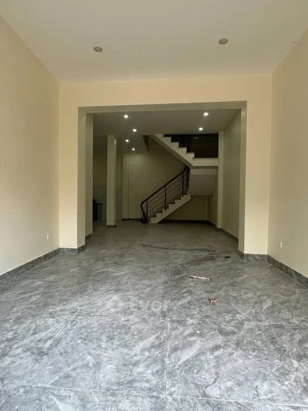 NHÀ 3 TẦNG TRỤC CHÍNH QUẢNG THÀNH – ĐƯỜNG RỘNG – KINH DOANH ĐỈNH