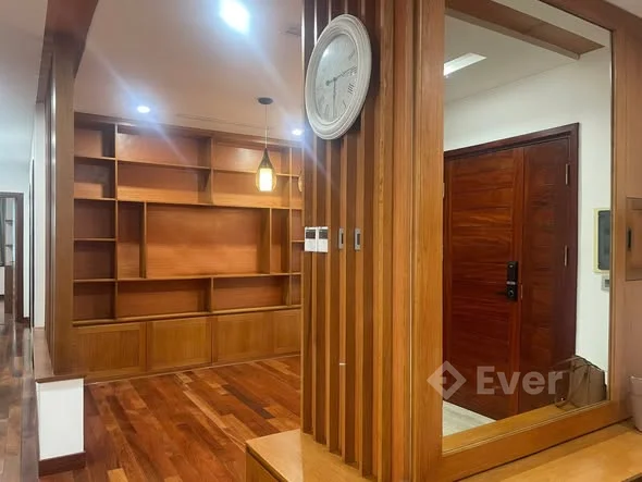 Bán căn hộ toà Diamond Flower - đường Lê Văn Lương Diện tích 170m2 - Full nội thất - đã bàn giao sổ