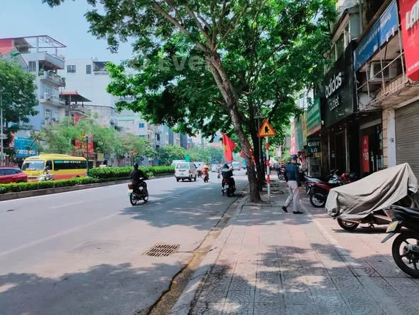 Bán nhà Nguyễn Văn Cừ, Long Biên. 65m2, 3 tầng, rất gần phố, cách ô tô 10m. Giá đầu tư: 8.5 tỷ