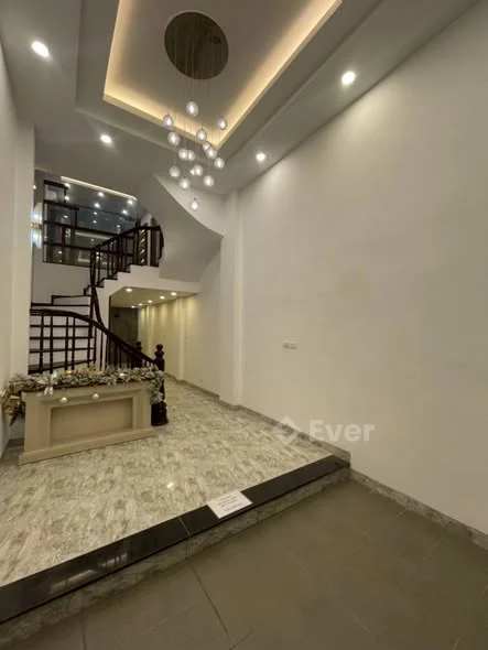 Nguyễn Lương Bằng - Đống Đa - không có căn thứ 2* Diện tích 65m ,4 tầng,mt 3.5m*50m ra oto tránh