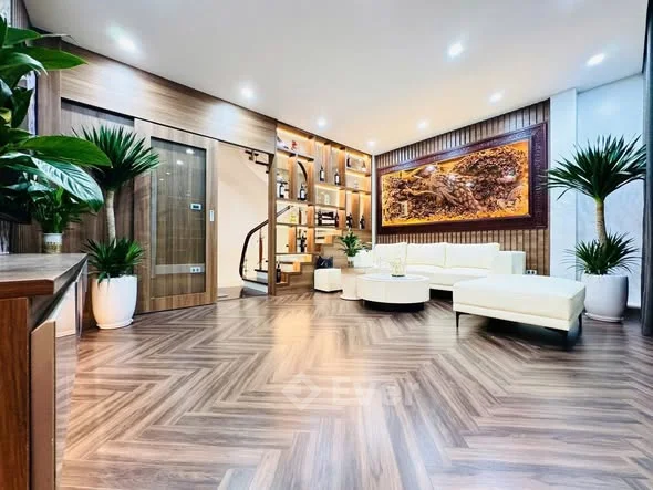 Nhà Hoàng Liệt 6 tầng thang máy gần ủy ban và trường học