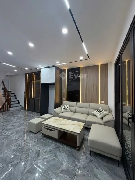 Nhà Mặt Phố Gốc Đề, Hoàng Mai, 6 Tầng, Thang Máy