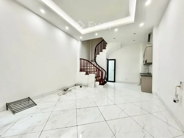 Cho thuê nhà 5 tầng đầy đủ nội thất tại Cầu Diễn