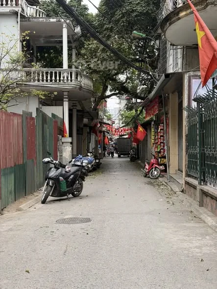 61m2 mt 5m tại tổ 25 phường Ngọc Thụy, Long BiênĐường thông, ô tô tránh