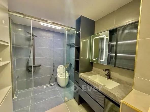 Bán nhà Tân Mai, diện tích 45m², xây 5 tầng, giá 8 tỷ. Nhà nằm trong ngõ ô tô, giao thông thuận tiện