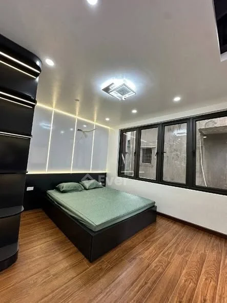 Nhà đẹp Đống Đa, Lô góc, ngõ thông, gần ô tôTôn Đức Thắng, 22/25m2, 4 tầng, 6.5 tỷ