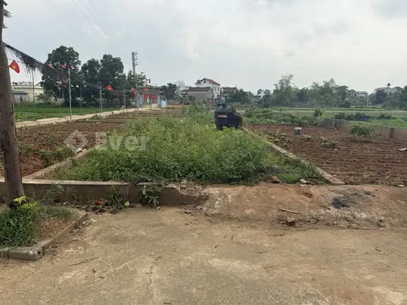 SIÊU PHẨM – SIÊU RẺ TẠI XUÂN MAI Vị trí: Thôn Tiến Tiên, xã Xuân Mai Diện tích: 92m² – FULL thổ