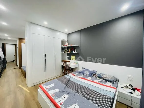 Bán nhà siêu phẩm KĐT Trung Hoà, 40/60m², 6 tầng thang máy, ô tô tránh, kinh doanh ngày đêm