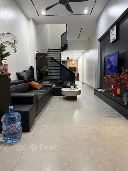 Bán nhà tại Lai Xá với nội thất đầy đủ và không gian thoải mái