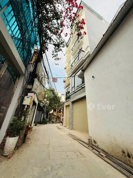 Nhà Xuân Đỗ Long Biên Nằm Giữa Cầu Vĩnh Tuy Và Cầu Thanh Trì Nhà Ngõ Nông Gần Mặt phố