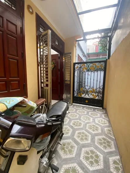 CẦN BÁN GẤP CĂN NHÀ LÊ QUANG ĐẠO GIÁ 8,6 tỷ, DIỆN TÍCH THỰC 50 mv ,NỞ HẬU ,4 TẦNG ,3 PHÒNG NGỦ ,3 VS