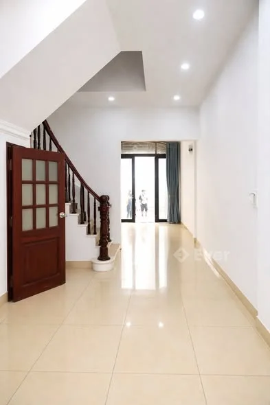 DUY TÂN – CẦU GIẤY | NHÀ ĐẸP Ở SƯỚNG
Diện tích 52m², nhà 5 tầng, mỗi tầng 2 phòng tối ưu công năng.