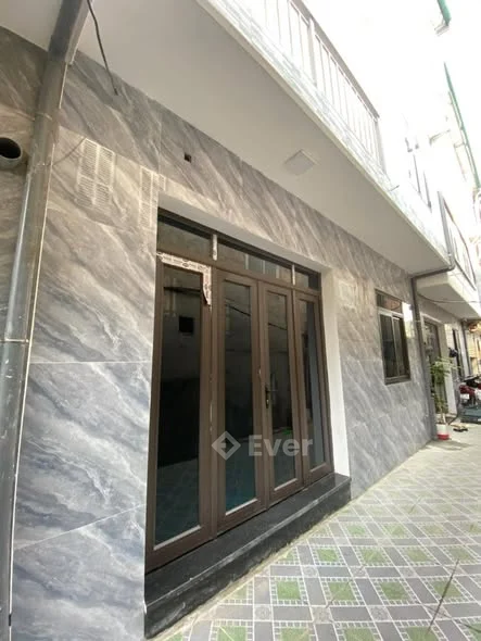 ÂU CƠ TÂY HỒ xây mới kính coong Dt 40m, 4 tầng, mt 5mGiá chào hơn 1 tỷOto đỗ cổng