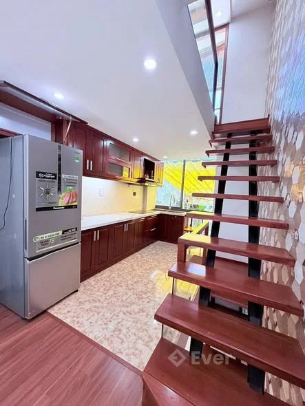 Nhà 5 tầng mặt tiền 10m5 Huỳnh Ngọc Huệ, Thanh Khê.Đường 10m5 + vỉa hè 5m, hướng tây nam