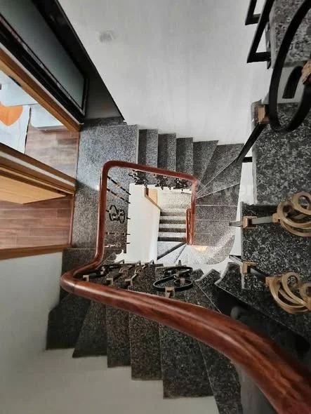 NHÀ ĐẸP ĐỐNG ĐADiện tích 48m² – xây 4 tầng chắc chắn. 3 phòng ngủ rộng – công năng đầy đủ