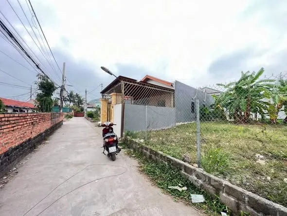 GIA ĐÌNH CẦN TIỀN – BÁN NHANH 3 LÔ ĐẤT GIẾNG ĐÁY Vị trí: Tổ 6, khu 1 Giếng Đáy (cũ)