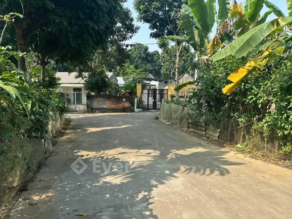 Diện tích 380m full thổ cư, tại phú mãn(phú cát mới) có mt 23m đường trước đất rất là rộng, thông th