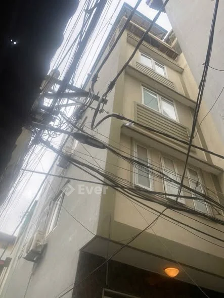 Cần bán nhà kim ngưu nhà 35 m 4 tầng kiên cốNgõ ba gác tránh xe máy.cách ôtô 30m chợ cạnh nhà